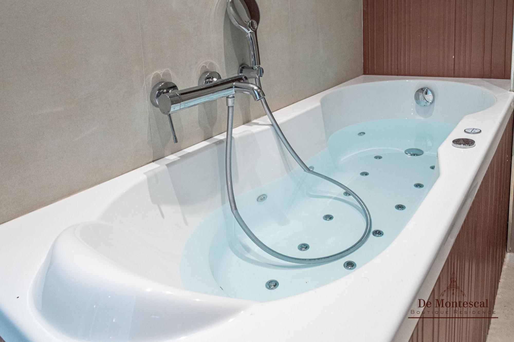 De Montescal - Hot Tub And Ac Cosy Apartment A Prime Location 40M2 Paris Eksteriør bilde