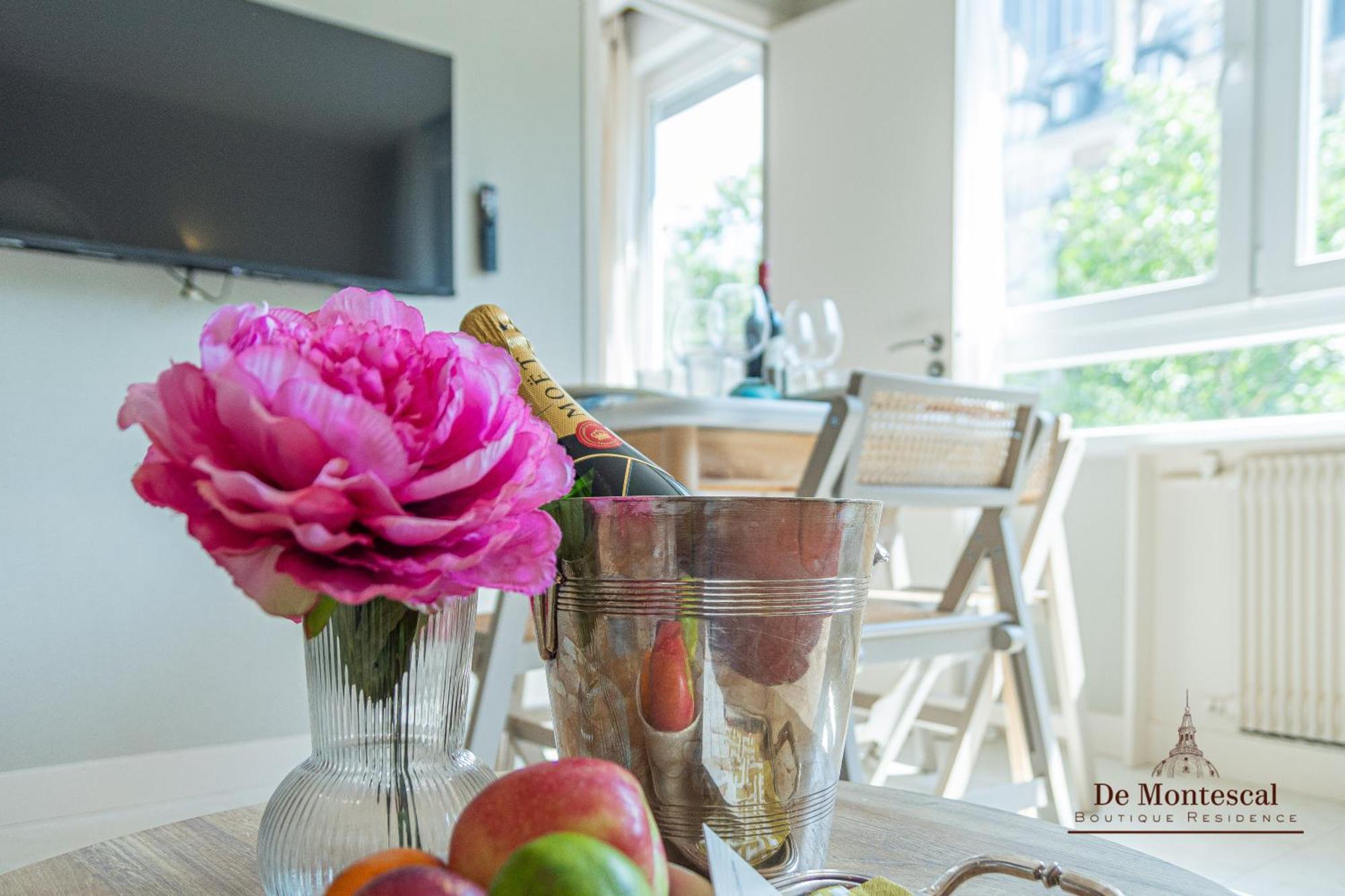 De Montescal - Hot Tub And Ac Cosy Apartment A Prime Location 40M2 Paris Eksteriør bilde