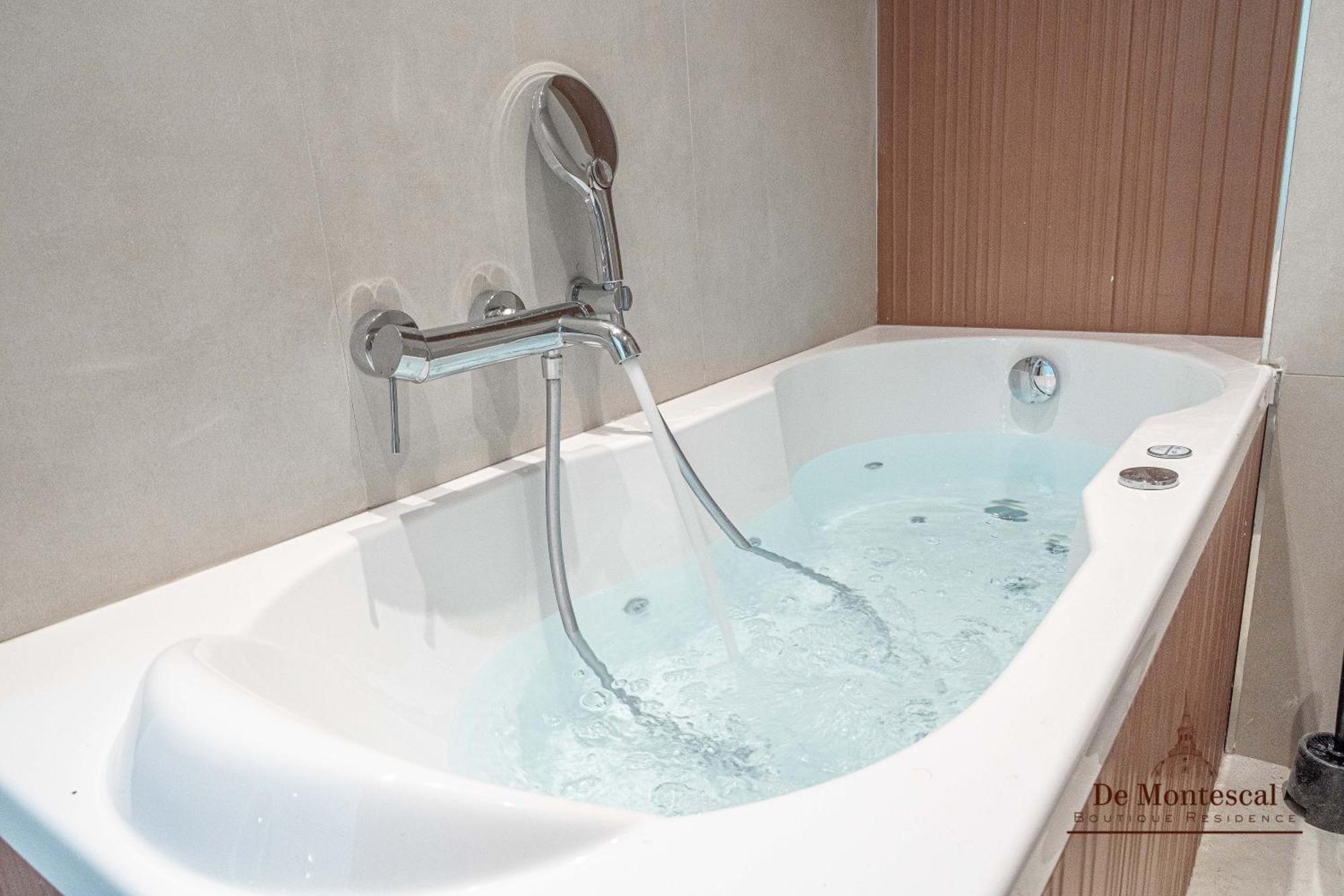 De Montescal - Hot Tub And Ac Cosy Apartment A Prime Location 40M2 Paris Eksteriør bilde