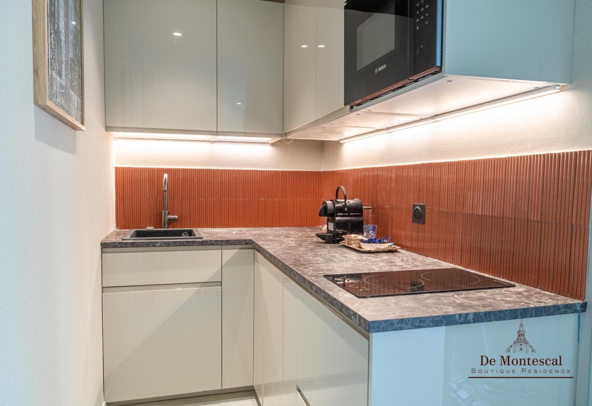 De Montescal - Hot Tub And Ac Cosy Apartment A Prime Location 40M2 Paris Eksteriør bilde
