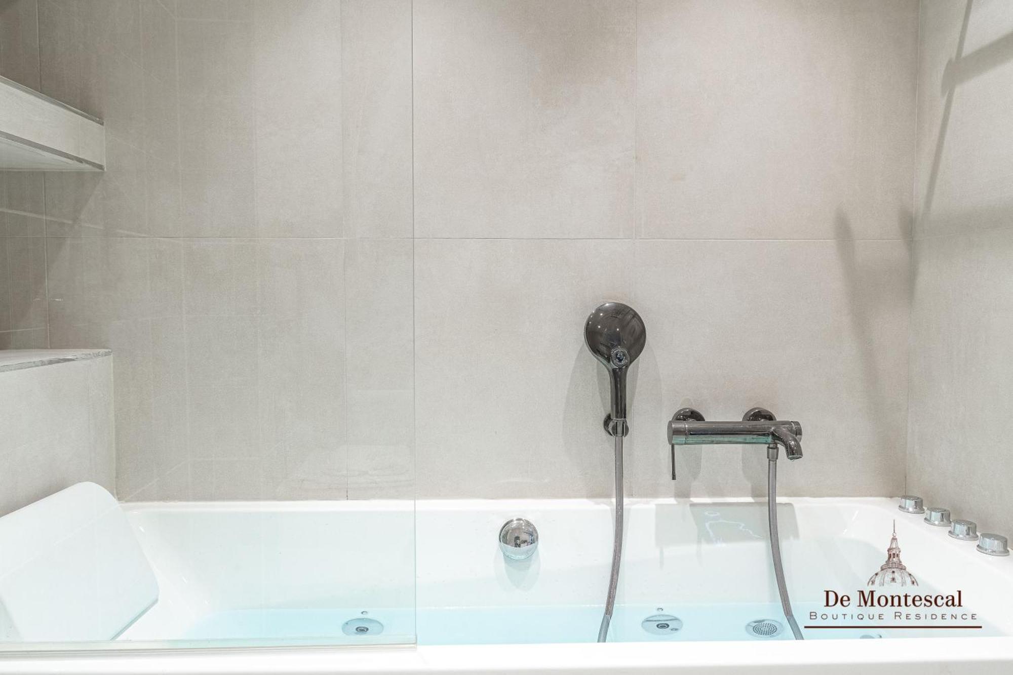 De Montescal - Hot Tub And Ac Cosy Apartment A Prime Location 40M2 Paris Eksteriør bilde