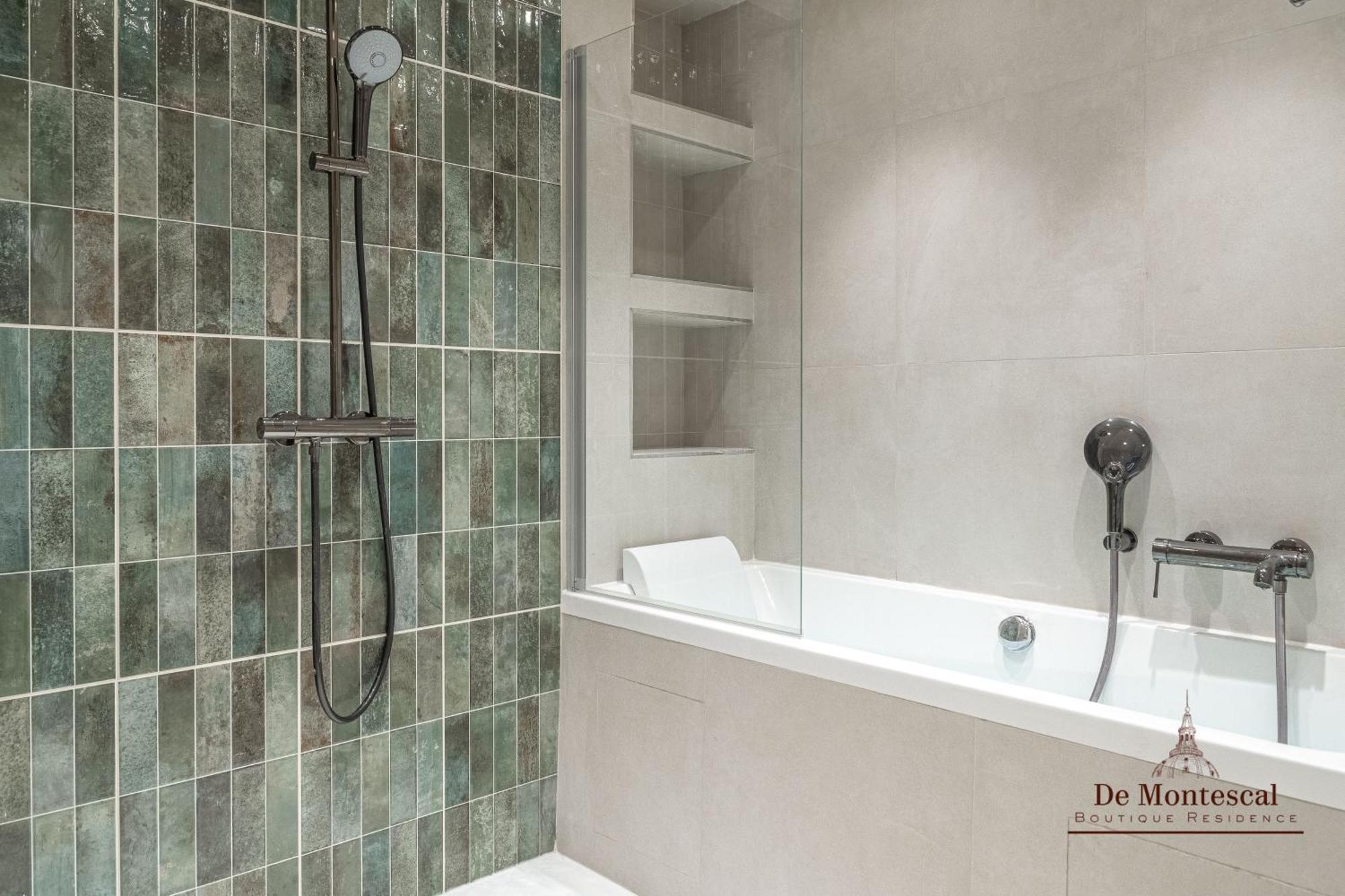 De Montescal - Hot Tub And Ac Cosy Apartment A Prime Location 40M2 Paris Eksteriør bilde